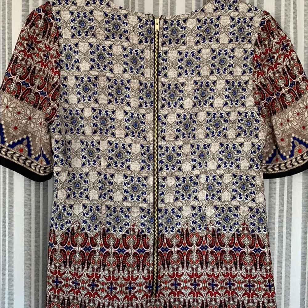 Patterned Shift Dress - Picture 4 of 4